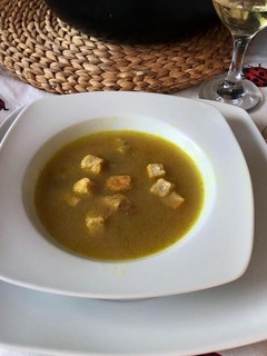Una foto de Sopa de perdiz, preparada con carne de caza