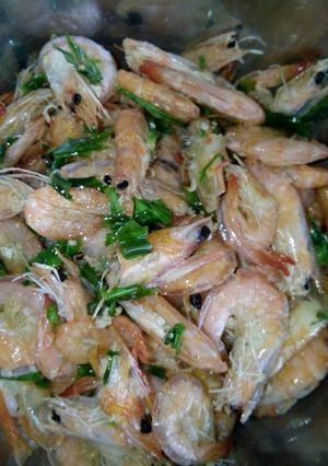 Hình của món Tôm rang lá gừng.