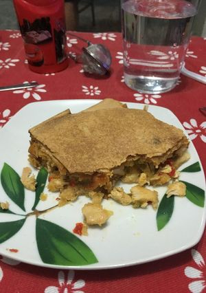 Una foto de Crunchwrap relleno de pollo