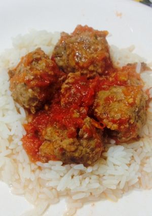 Una foto de Albóndigas con arroz