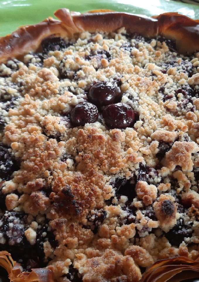 Una foto de Pastel crujiente de cerezas