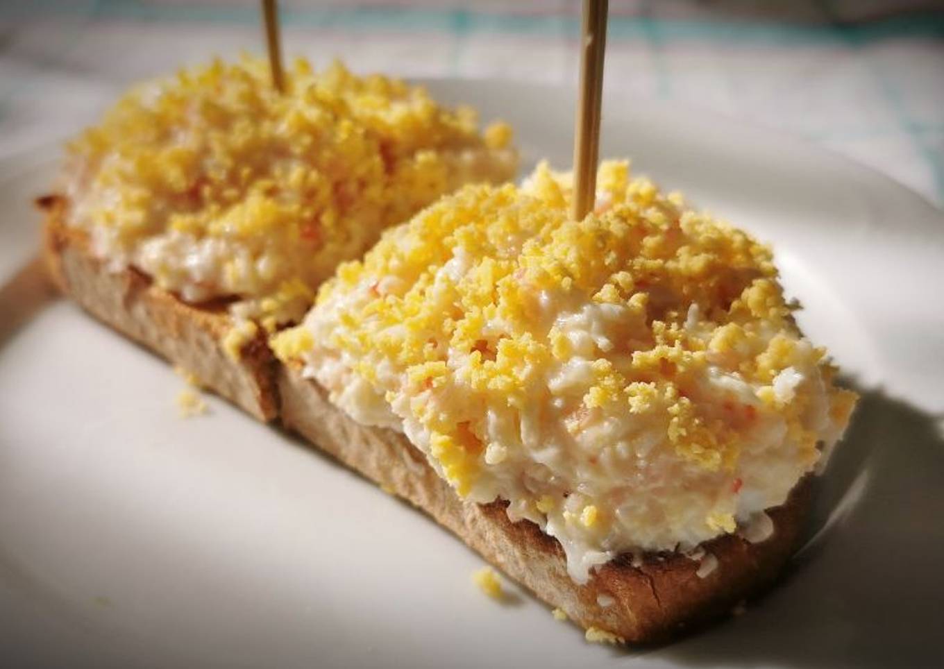 Pincho Donosti (Ensaladilla de Txaka y Langostinos)