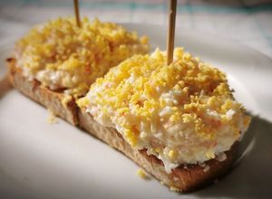 Foto principal de Pincho Donosti (Ensaladilla de Txaka y Langostinos)