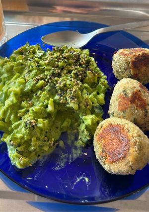 Una foto de Ensalada/dip green goddess
