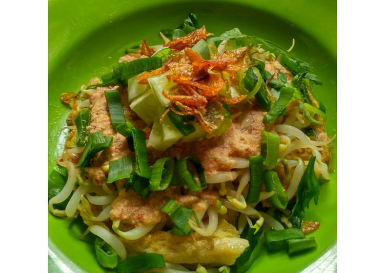 Tahu telor sambal kacang