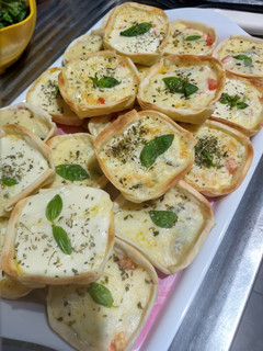 Una foto de Canastitas caprese