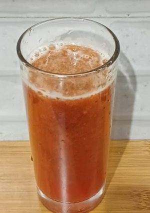 A picture of Fresh plum juice.