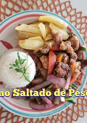 Una foto de Lomo Saltado de Pescado
