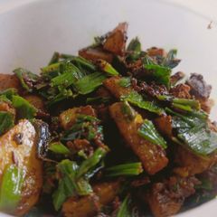 A picture of Aloo spring onion sabji.