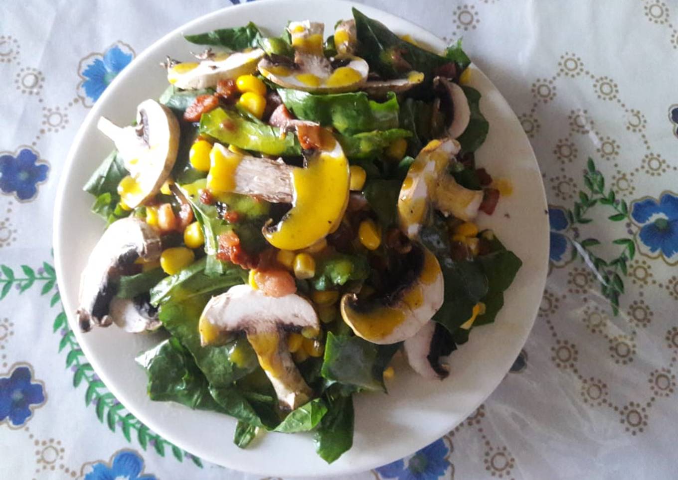 Ensalada de espinaca con tocino