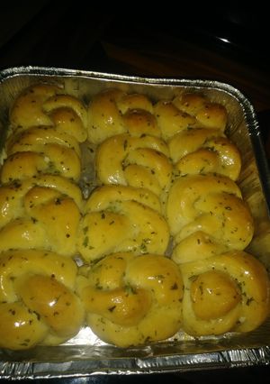 A picture of Garlic Knots.