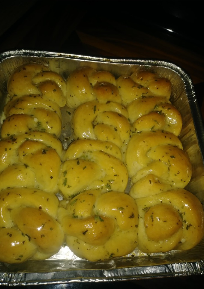 A picture of Garlic Knots.