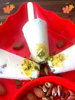 માવા કુલ્ફી (Mava Kulfi Recipe In Gujarati) રેસીપી મુખ્ય ફોટો