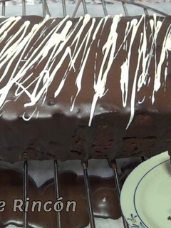 Una foto de Bizcocho de chocolate y calabacín o brownie de calabacín 😲 te sorprenderá 👌