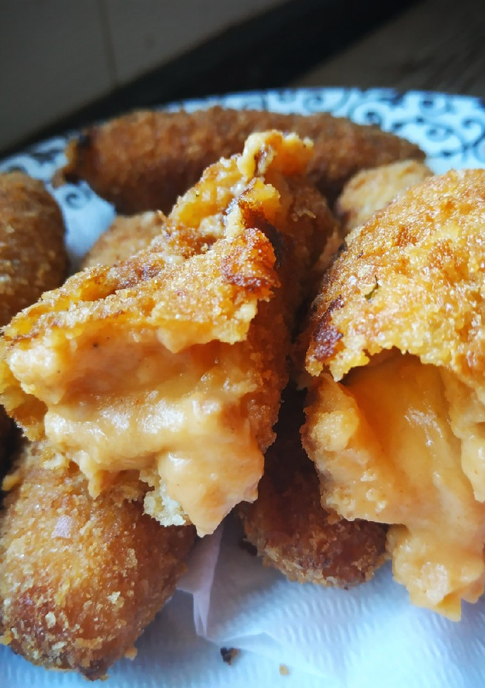 Una foto de Croquetas de chorizo y huevo frito
