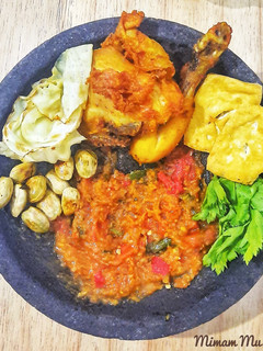 Foto resep Ayam Goreng Ungkep Bumbu Kuning