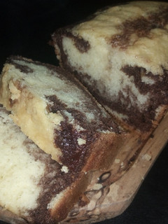 Una foto de Budín marmolado, húmedo y súper fácil!