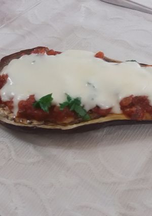 Una foto de Berenjena a la napolitana 🍆🍅