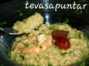 Una foto de risotto de langostinos