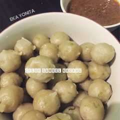 A picture of Cilok Isi telur plus Sambel kacang 🥜.