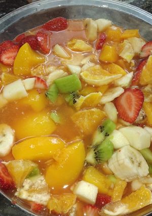 Una foto de Ensalada de frutas😛😋😋😋😋😋😋😋😋😋