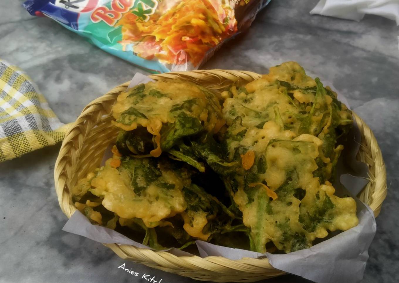 Bayam oleh Kobe Bakwan