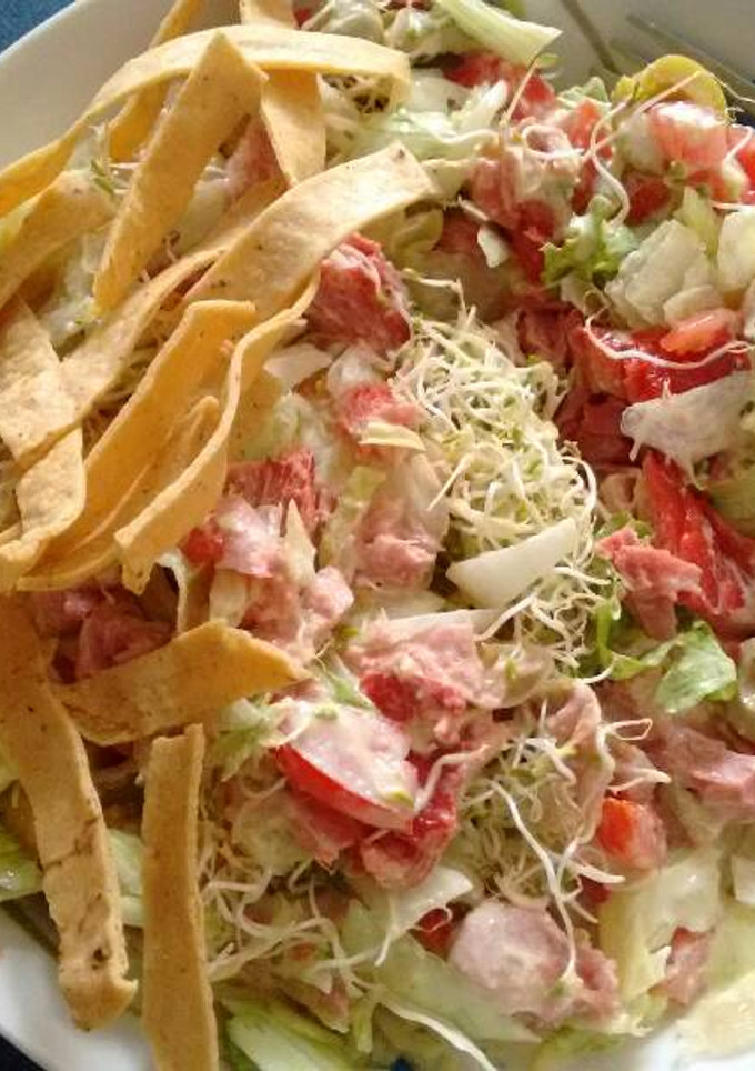 Una foto de Ensalada de marlin ahumado. ॐ