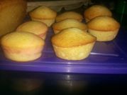 Una foto de muffins de vainilla con harina común