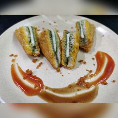 A picture of Bread Paneer Parcel.