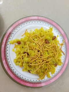 બટાકા પૌવા (Bataka Poha Recipe In Gujarati) રેસીપી મુખ્ય ફોટો