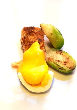 Foto di Salmone in crosta di mandorle e salsa olandese