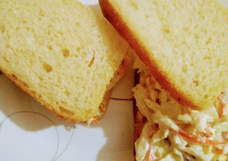 How to Make Favorite Coleslaw sandwich