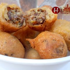 A picture of Stuffed puff puff.