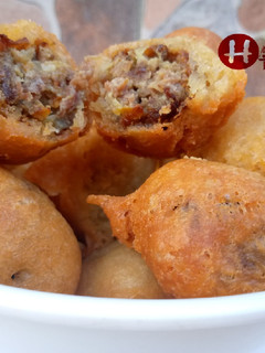 A picture of Stuffed puff puff.