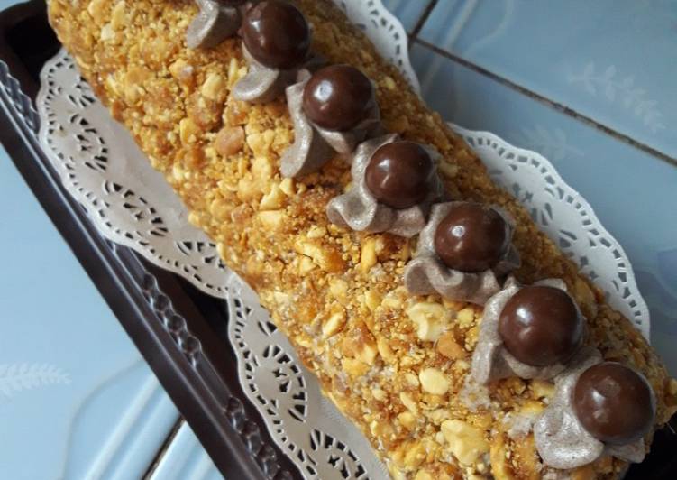 Mocca Nougat Roll Cake