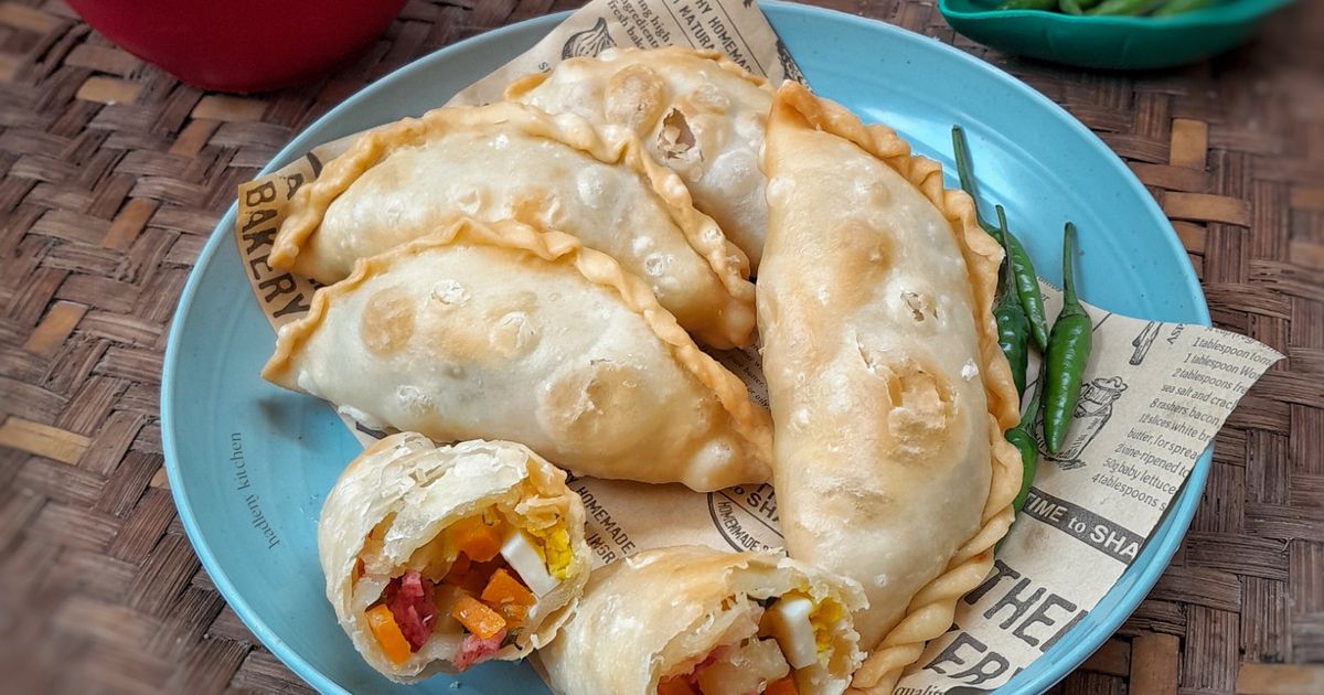 Pastel Renyah isi Luncheon, Wortel & Kentang
