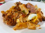 Una foto di penne al forno