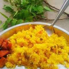 A picture of Fried rice with green gram.