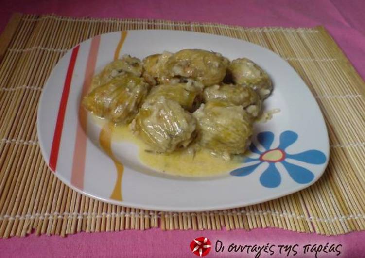 Zucchini flowers with egg and lemon sauce