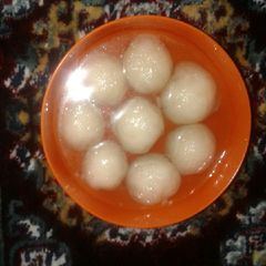 A picture of Chawal ka Rasgulla.