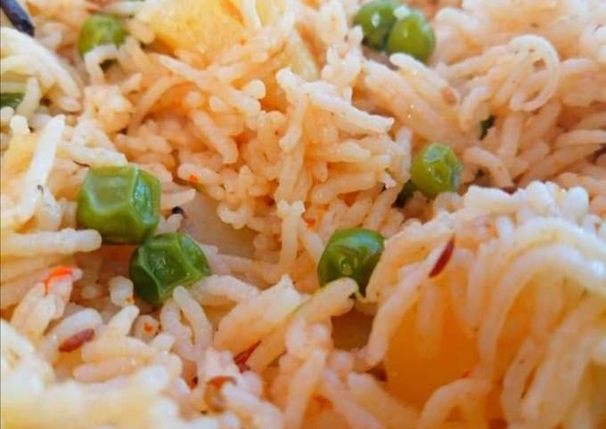 Recipe of Favorite Aloo mattar gajar ke chawal