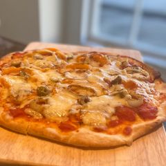 Super easy and tasty pizza dough 🍕 A picture of Super easy and tasty pizza dough 🍕.