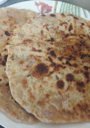 A picture of Aloo onion parantha.