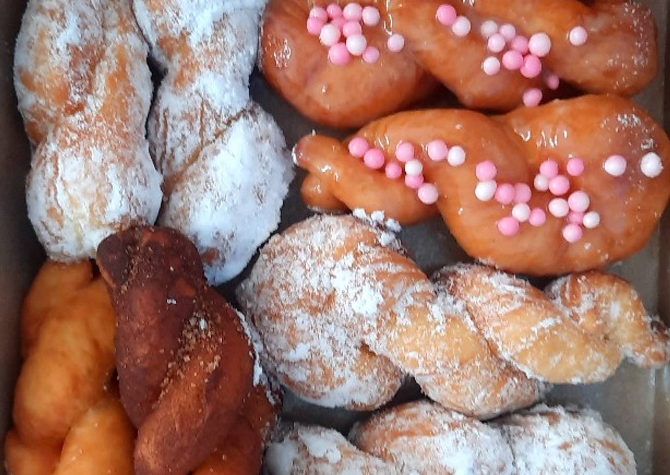 Kkwabaegi korean twisted doughnuts