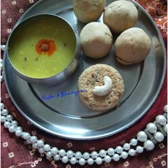 A picture of Daal, baati, churma.