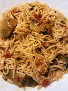 Una foto de Guiso de fideos con alcachofas