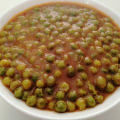 A picture of Creamy peas curry.