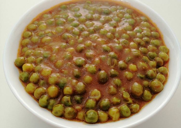 Creamy peas curry