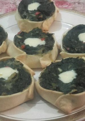 Una foto de Canastitas de acelga, salsa blanca y queso