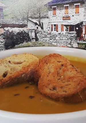 Une photo de Velouté au butternut et roquefort